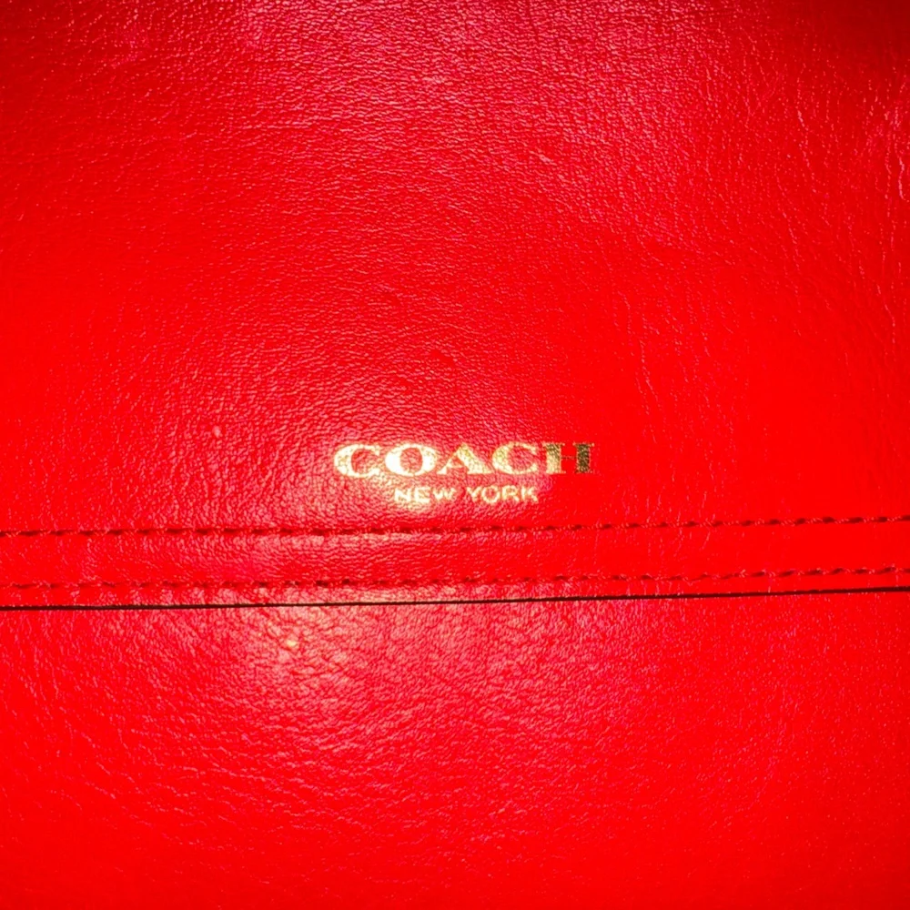 Coach Vibrant Red Leather Envelope Clutch NWT. Vintage but never used - Picture 2 of 6